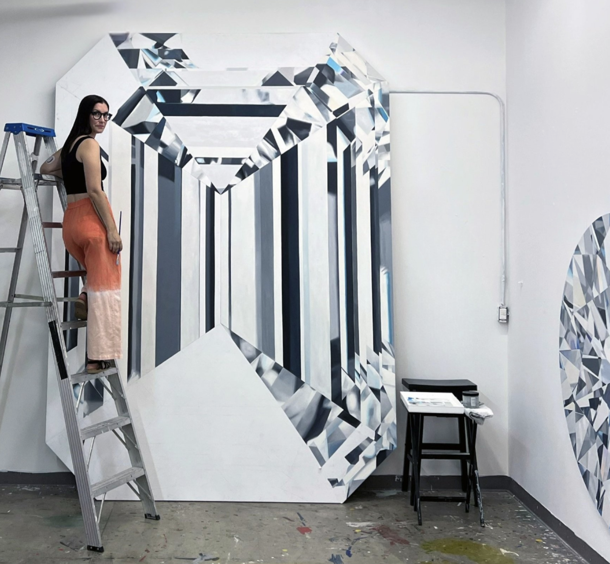 Angie Crabtree’s “Garden of Eve” Shines a Critical Light on Luxury at LBMA Downtown