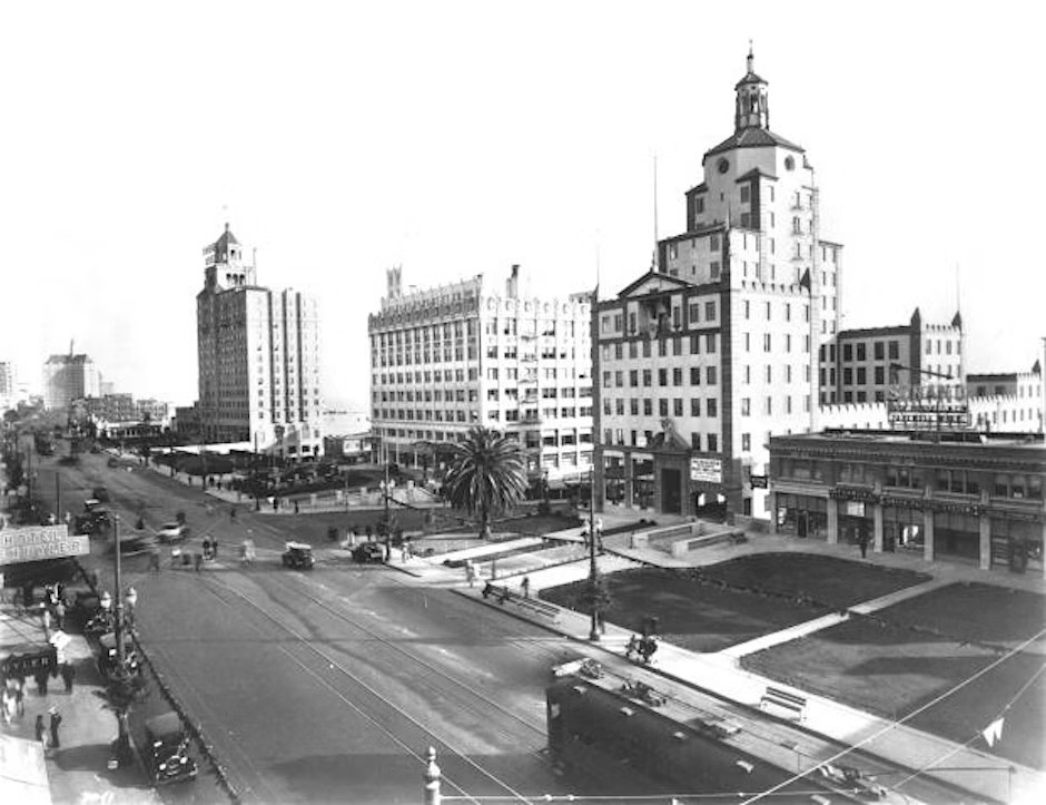 OCEAN BOULEVARD AT THE PIKE ARCHITECTURAL WALKING TOUR