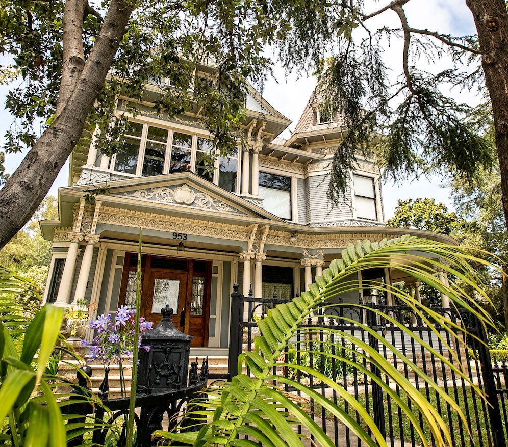 HERITAGE HOLIDAYS TOURS AT THE HISTORIC BEMBRIDGE HOUSE